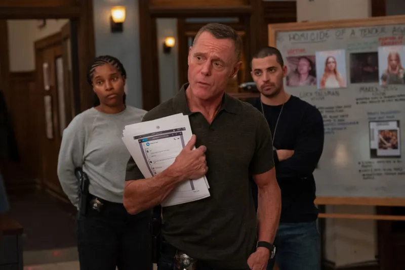 Kiana Cook (Toya Turner), Sgt. Hank Voight (Jason Beghe), Dante Torres (Benjamin Levy Aguilar) xuất hiện trong tập 5 của Chicago P.D. Mùa 12.